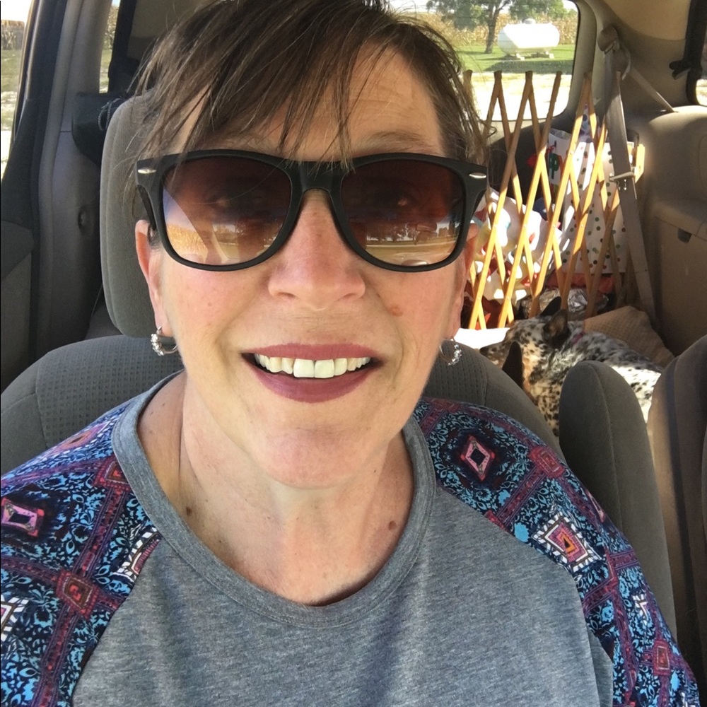 Meet your Posher, Debbie